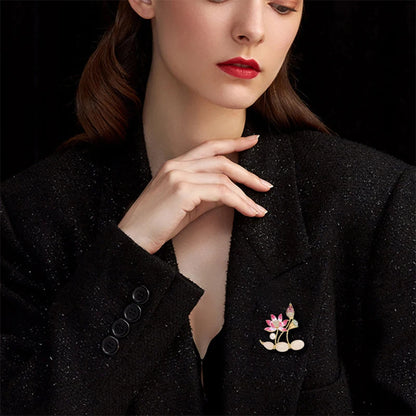 SUYU New Temperament Elegant And Versatile Lotus Flower Luxurious Freshwater Imitation Pearl Coat With Brooch Accessories