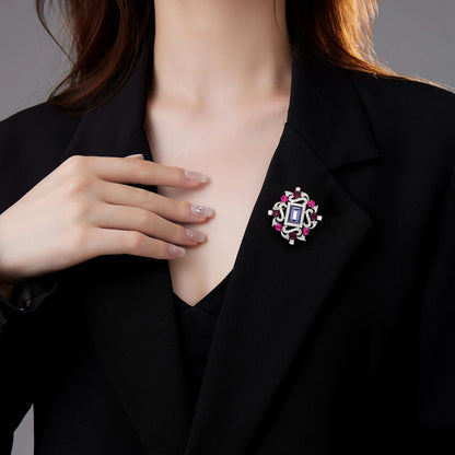 2024 New European Design Women's Fashion Brooch Luxury Classic Geometric Shape Coat Accessories Brooch