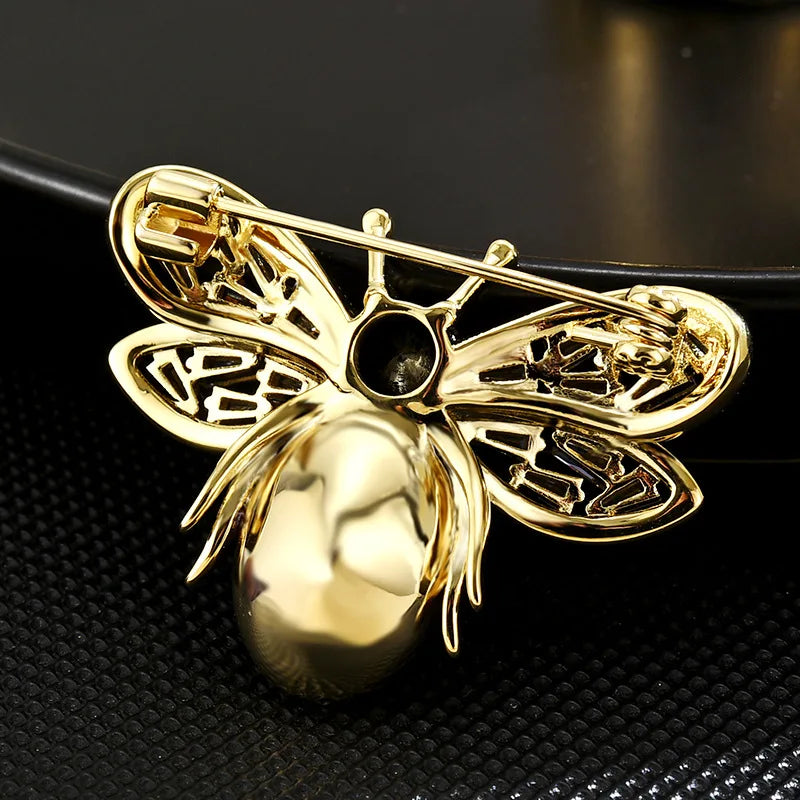 SUYU Simple And Flexible Micro Inlaid Green Cubic Zirconia Bee Brooch Insect Collar Pin, Light Resistant Buckle