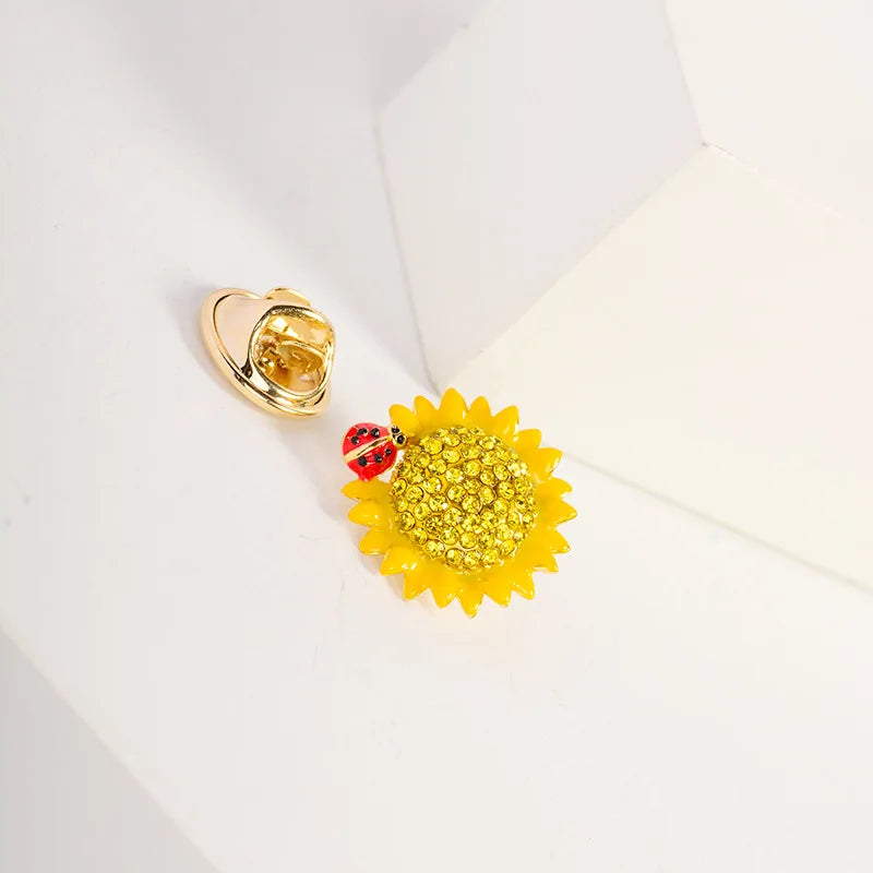 Fashion Accessories For Women In The Summer Of 2023 Include Brooches, Ladybugs, Sunflowers, And Accessories Suitable For Sets