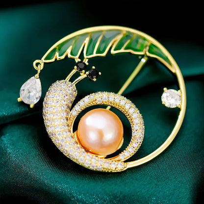 SUYU Snail Brooch Inlaid With Cubic Zirconia Imitation Pearl Brooch Clothes Button Small Suit Accessory Brooch