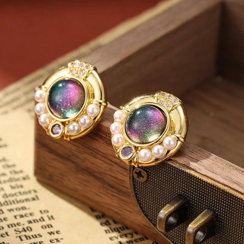 Jewelry French Vintage Fashion Classic Earrings Imitation Pearl Inlay Design Sense Earrings Small And Exquisite Classic Earrings