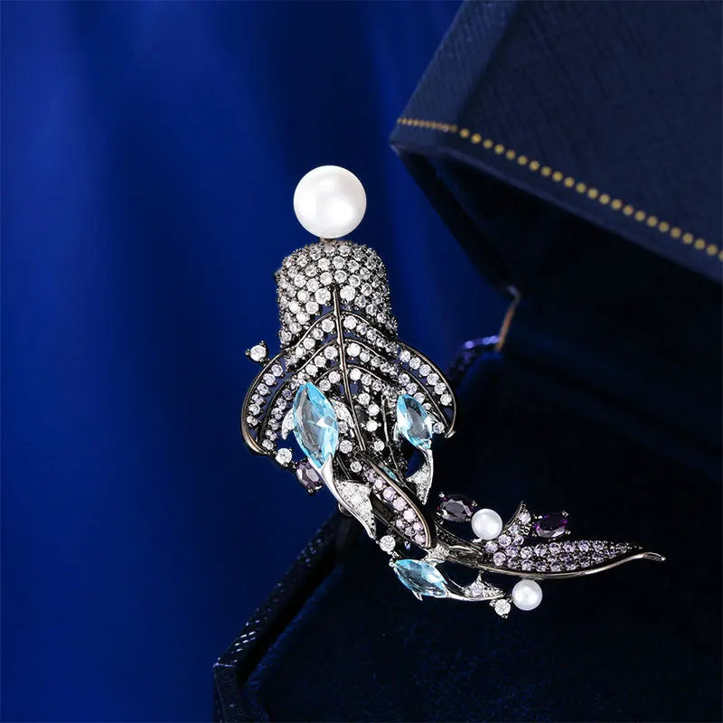 SUYU Ladies light luxury design elegant imitation pearl brooch fashionable and versatile niche design sense big fish brooch