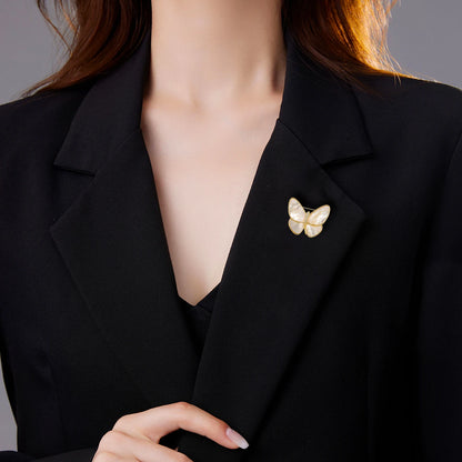 Autumn Women's New Design Luxury Butterfly Brooch Fashion And Atmosphere Simulation Beimu Breast Flower Clothing Accessories