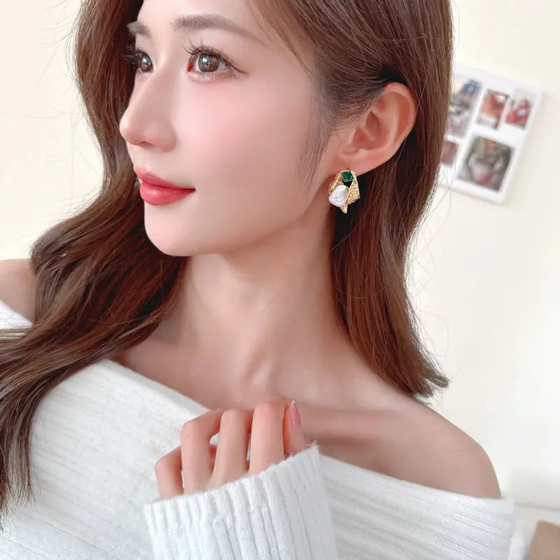 SUYU New Fashion Women's Earrings Creative Design With Irregular Straps And Folded Earrings Light Luxury Elegant Jewelry Gifts