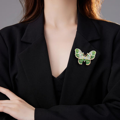 SUYU Autumn New Fashion Green Butterfly Brooch Needle Hollow out Design for Small and Exquisite Versatile Suit Gifts