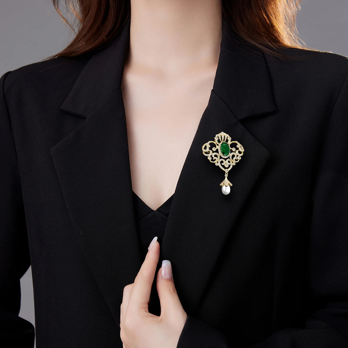 SUYU Fashionable Women's Luxury brooch Autumn New Coat Accessories Exquisite Design Pins