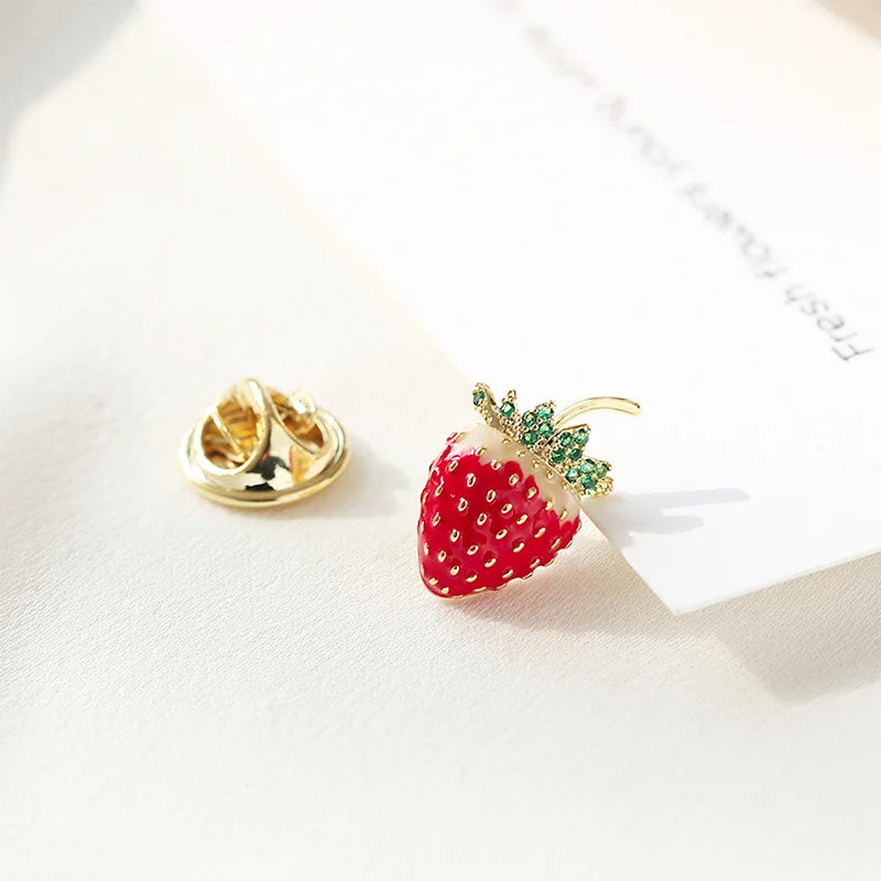 SUYU Mini Cute Small Strawberry Brooch Female Neckline Corsage Trendy Personality Fashion Badge Accessories