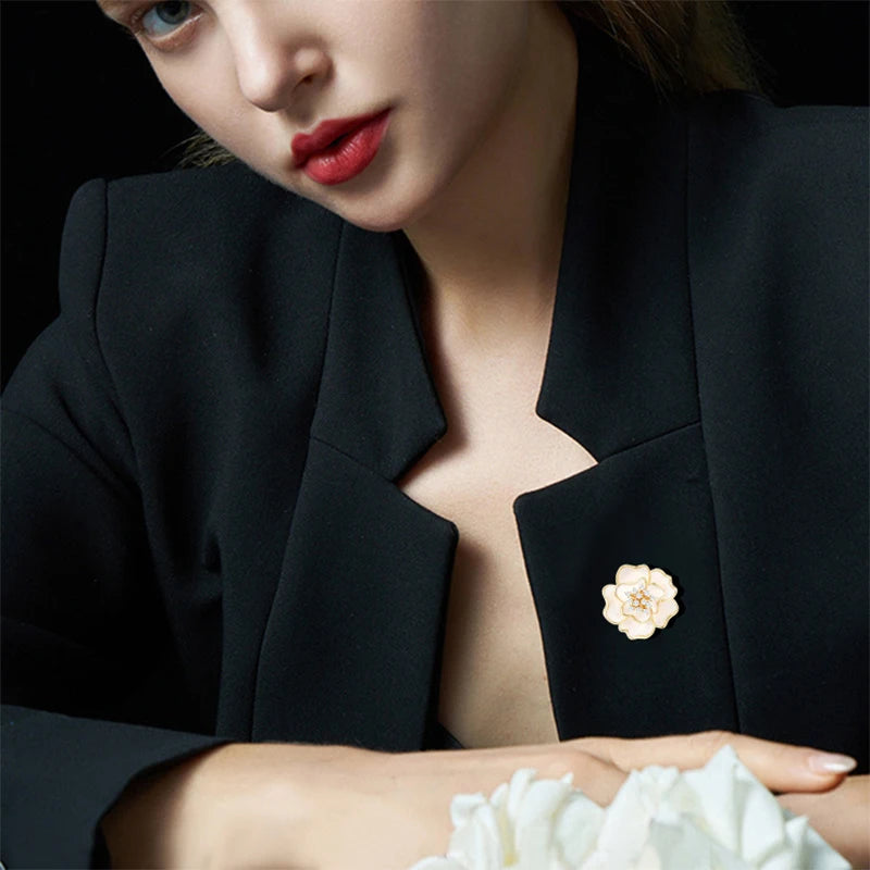 SUYU White Elegant Camellia Flower Brooch For Women Light Luxury  Fashion Versatile Design Temperament Flower Brooch