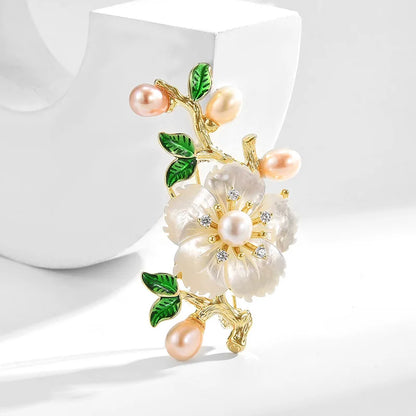 SUYU New Retro Women's Luxurious Brooch Simulation Pearl Elegant Flower Temperament Western Clothing Accessories Holiday Gifts