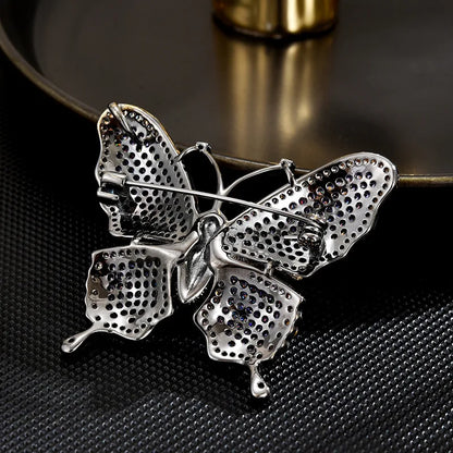 SUYU Winter New European Exquisite Butterfly Design Brooch Women's Luxury Brooch Elegant Fashion Clothing Accessories Coat Pins