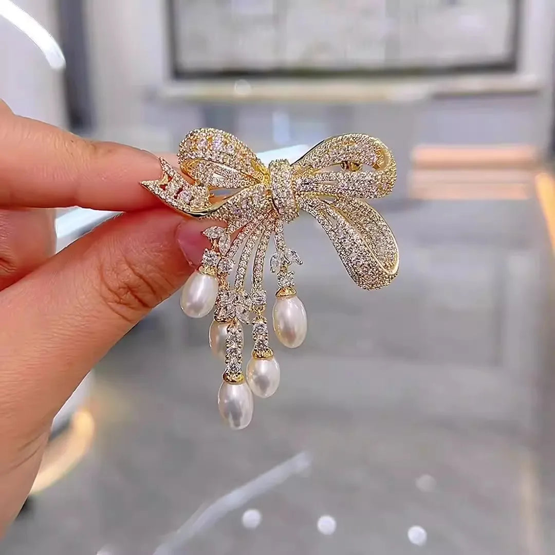 SUYU Ladies' Light Luxury Design Elegant Imitation Pearl Inlaid Zircon Bow Brooch Fashionable Versatile Niche Design Brooch