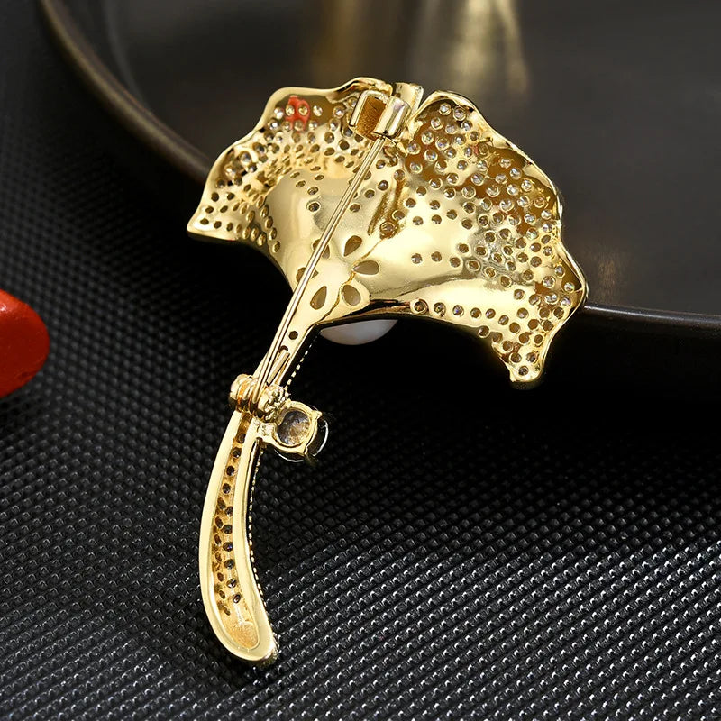 SUYU Autumn New Temperament Ginkgo Leaf Brooch For Women's Brooch Design Luxurious And Fashionable Suit Jacket Pins