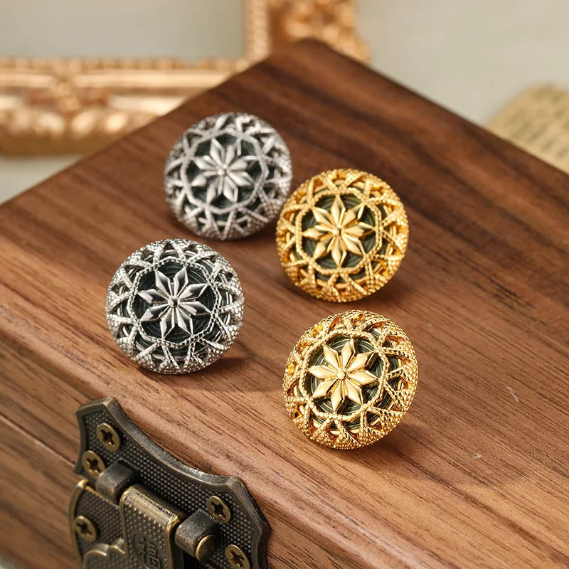 SUYU Retro Light Luxury Circular Hollow Flower Button Earrings Simple And Fashionable Women's Earrings