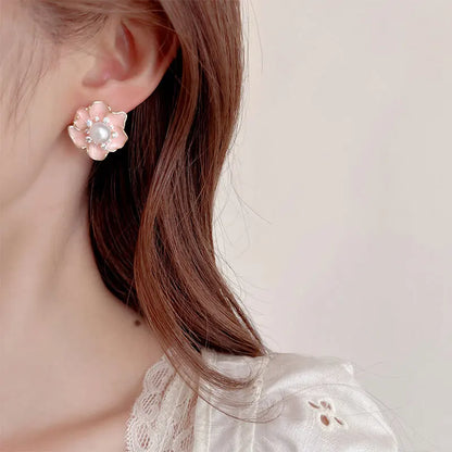 Ladies Light Luxury, Sweet and Elegant Flower Imitation Pearl Earrings Fashionable and Versatile Unique Design Feeling Earrings