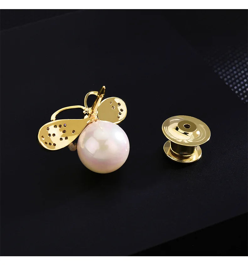 SUYU Zircon Scarf Button Breast Flower Fashion And Elegant Simple Pin Jewelry Little Bee Breast Pin Button