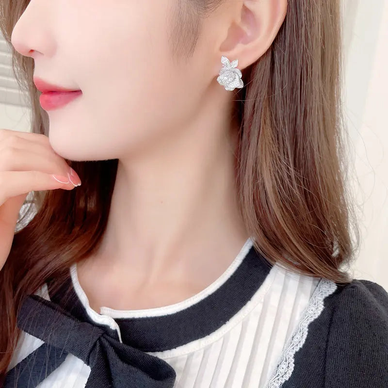 SUYU New Compact Design Exquisite Flower Earrings Female Design Micro Inlaid Zirconium Stone Camellia Earrings