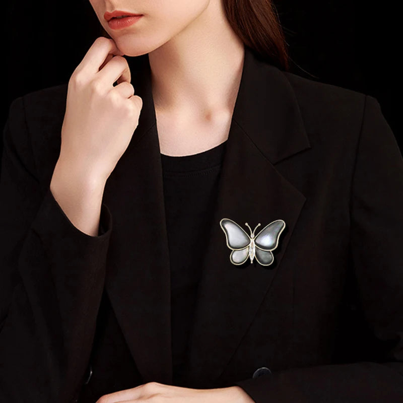 SUYU Winter New Exquisite Butterfly Brooch Women's Luxurious Brooch Fashionable Temperament Classic And Atmospheric Style Coat