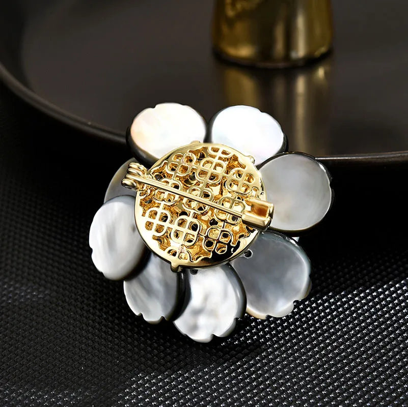 SUYU Women's light luxury Vintage peony brooch elegant and fashionable versatile brooch unique design daily accessories