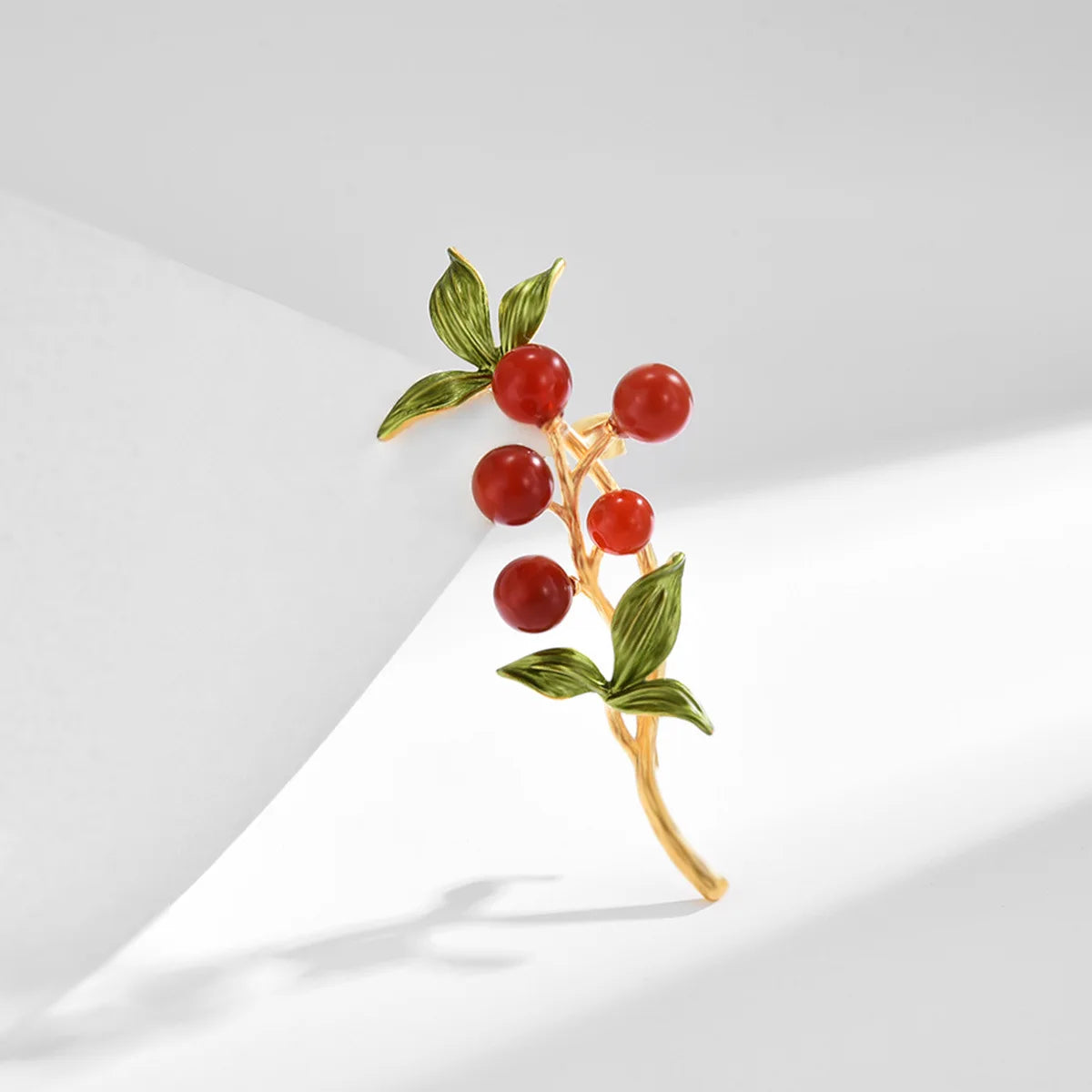 SUYU women's light luxury elegant and fashionable red fruit brooch versatile and unique design sense daily accessories