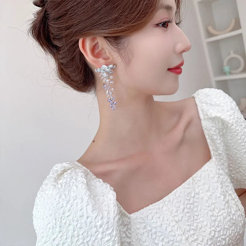 Heavy Industry Micro inlaid Zircon New Women's Tassel Light Luxury Leaf Personalized Long Earrings Design Fashion Accessories