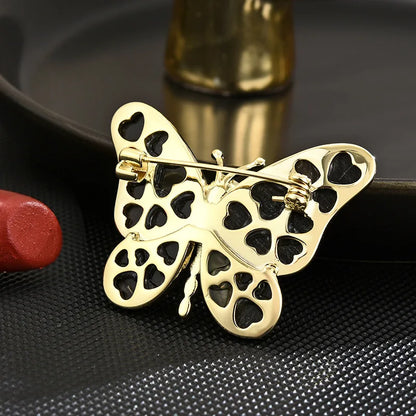 SUYU Winter New Vintage Butterfly Design Women's Luxury Brooch Fashion Exquisite Versatile Brooch Accessories Coat Pins