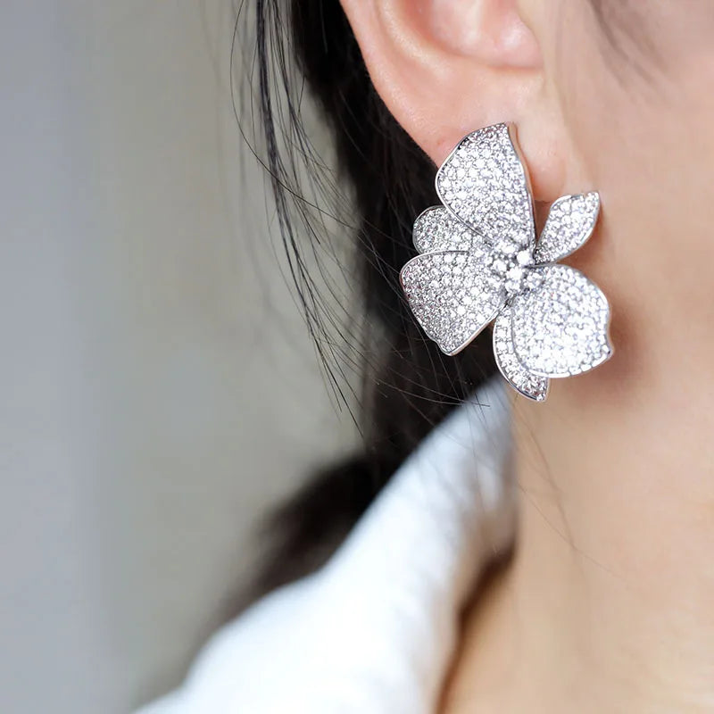 2023 Autumn Women's Fresh and Sweet Flower Earrings Fashion Inlaid Zircon Luxury Earrings