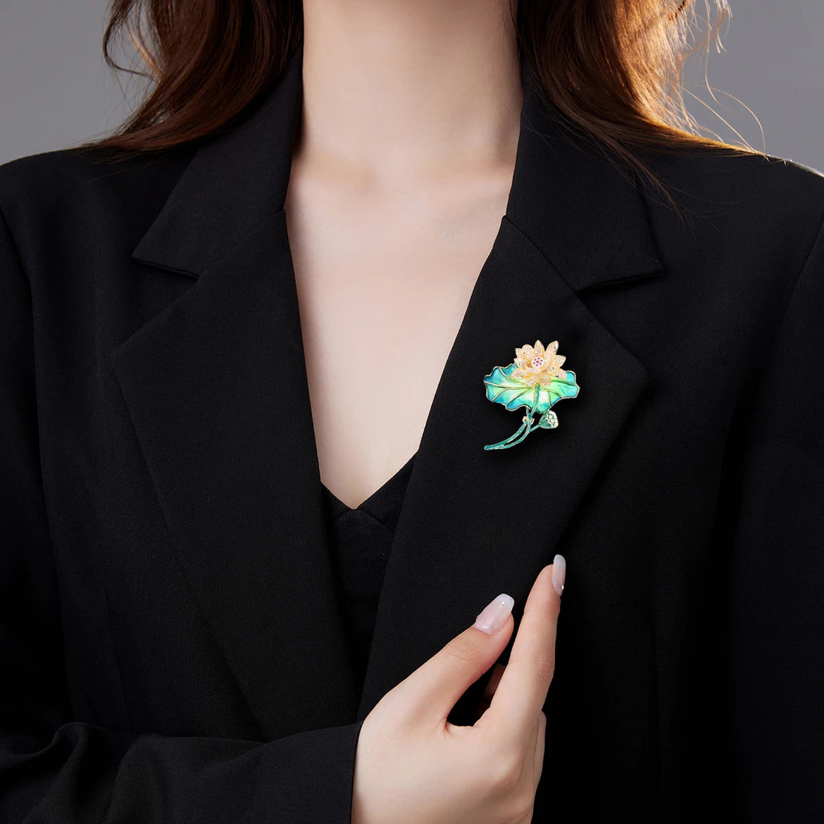 SUYU Winter New Enamel Hand-painted Coating Lotus Brooch For Women's Elegant Temperament Coat Accessories Fashion Brooch