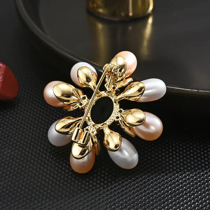 SUYU Winter Flower Brooch Women's Designer Brooch Luxurious Elegant Exquisite Coat Accessories Holiday Gift Party Pins