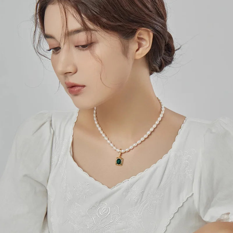 SUYU Ladies Light Luxury Design Freshwater Pearl Necklace Elegant Fashionable Versatile and Unique Design Sense Necklace