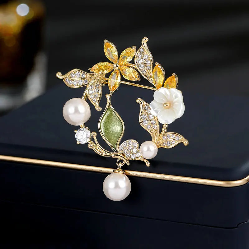 SUYU Autumn New Women's Classic Vintage Plant Flower Clothing Shell Flower Simulation Pearl Butterfly wreath brooch