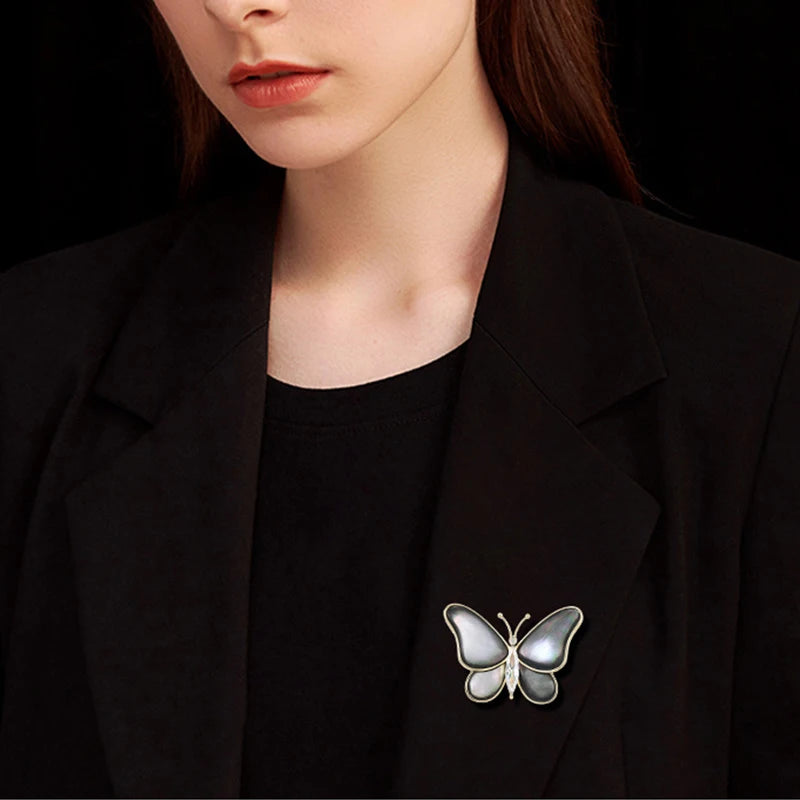 SUYU Winter New Exquisite Butterfly Brooch Women's Luxurious Brooch Fashionable Temperament Classic And Atmospheric Style Coat