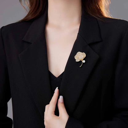 SUYU Autumn New Korean Style Ginkgo Leaf Brooch Women's Luxury Brooch Fashionable And Versatile Elegant Coat Accessories Pins