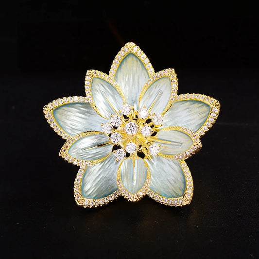 New Retro Light Colored Snow Lotus Brooch Fashion Enamel Color Exquisite Corsage Elegant Clothing Accessories Temperament Pin