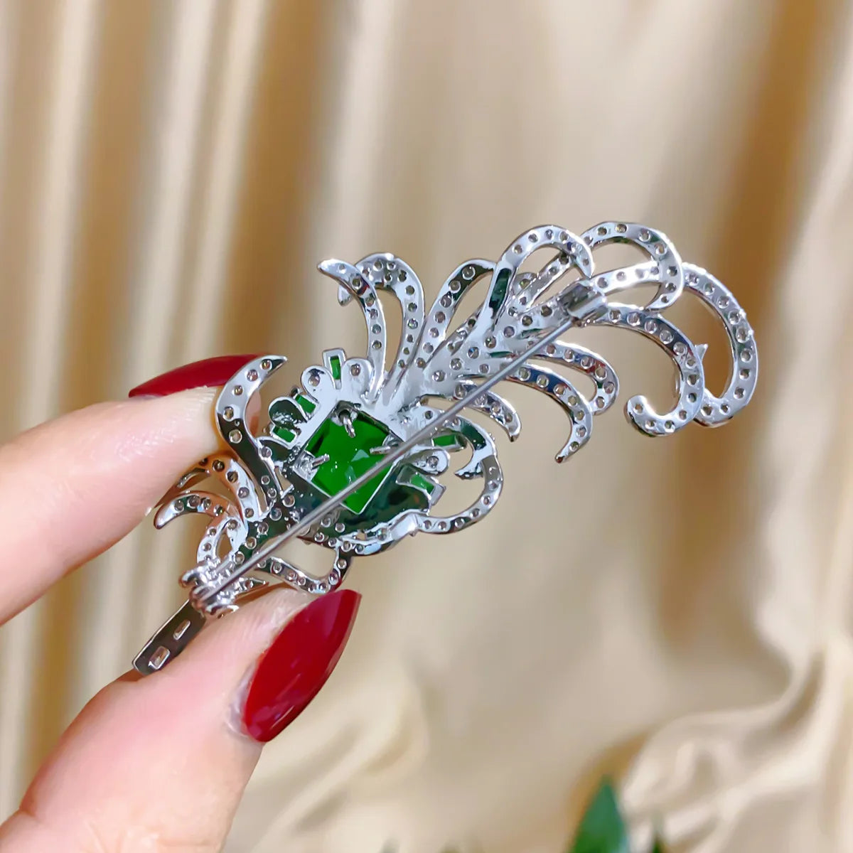 Autumn Green Feather Brooch With Zircon Micro Inlay For Women's Luxurious Brooch Two Wearing Methods Pendant Feather Fashion