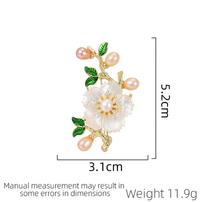 SUYU New Retro Women's Luxurious Brooch Simulation Pearl Elegant Flower Temperament Western Clothing Accessories Holiday Gifts