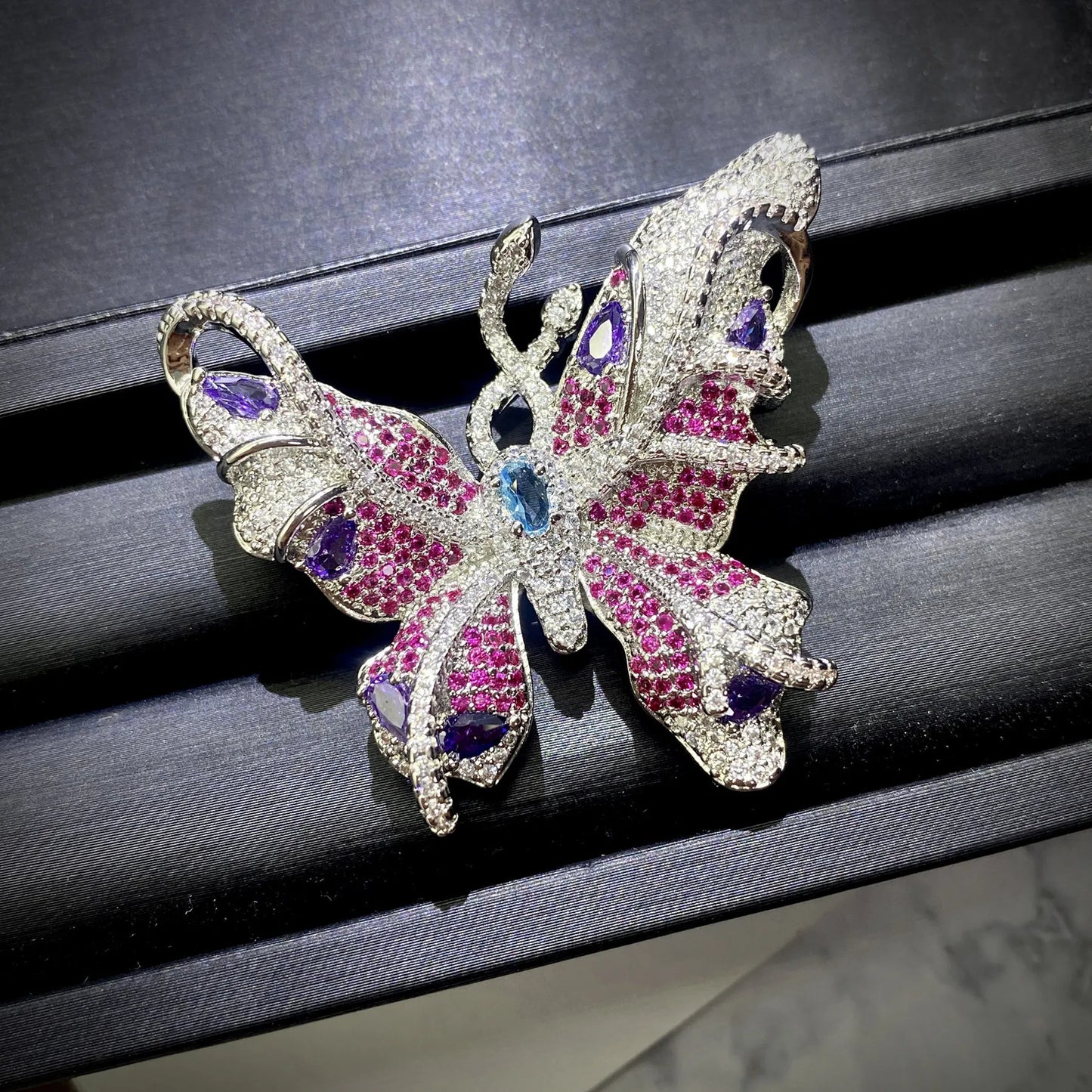 SUYU Winter New Dreamy Design Butterfly Brooch For Women Luxurious Brooch Wearing Necklace Exquisite Fantasy Purple Ring