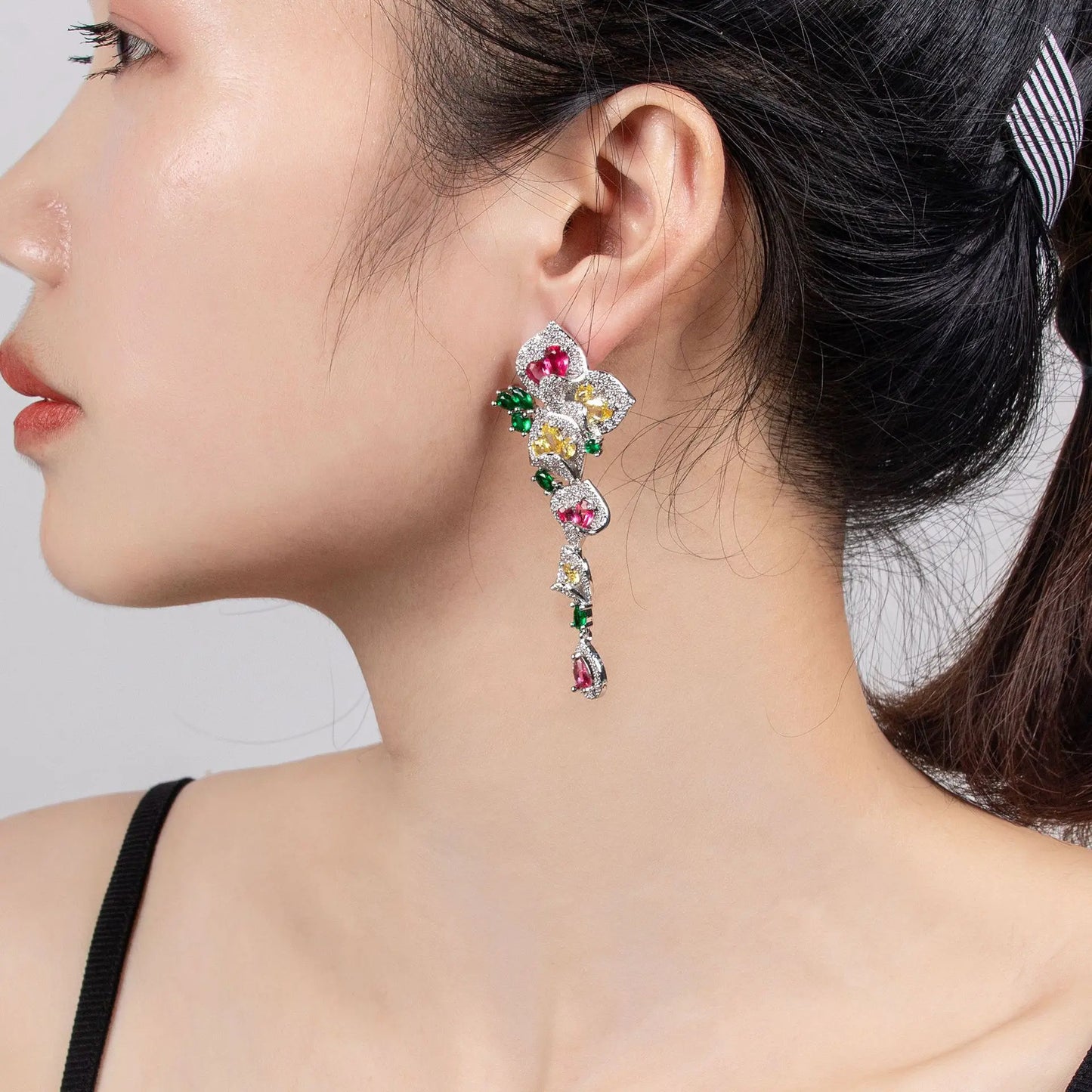 SUYU Fashionable And Elegant Women's Designer Light Luxury Petal Leaf Earrings Trendy New Multi Color Accessories