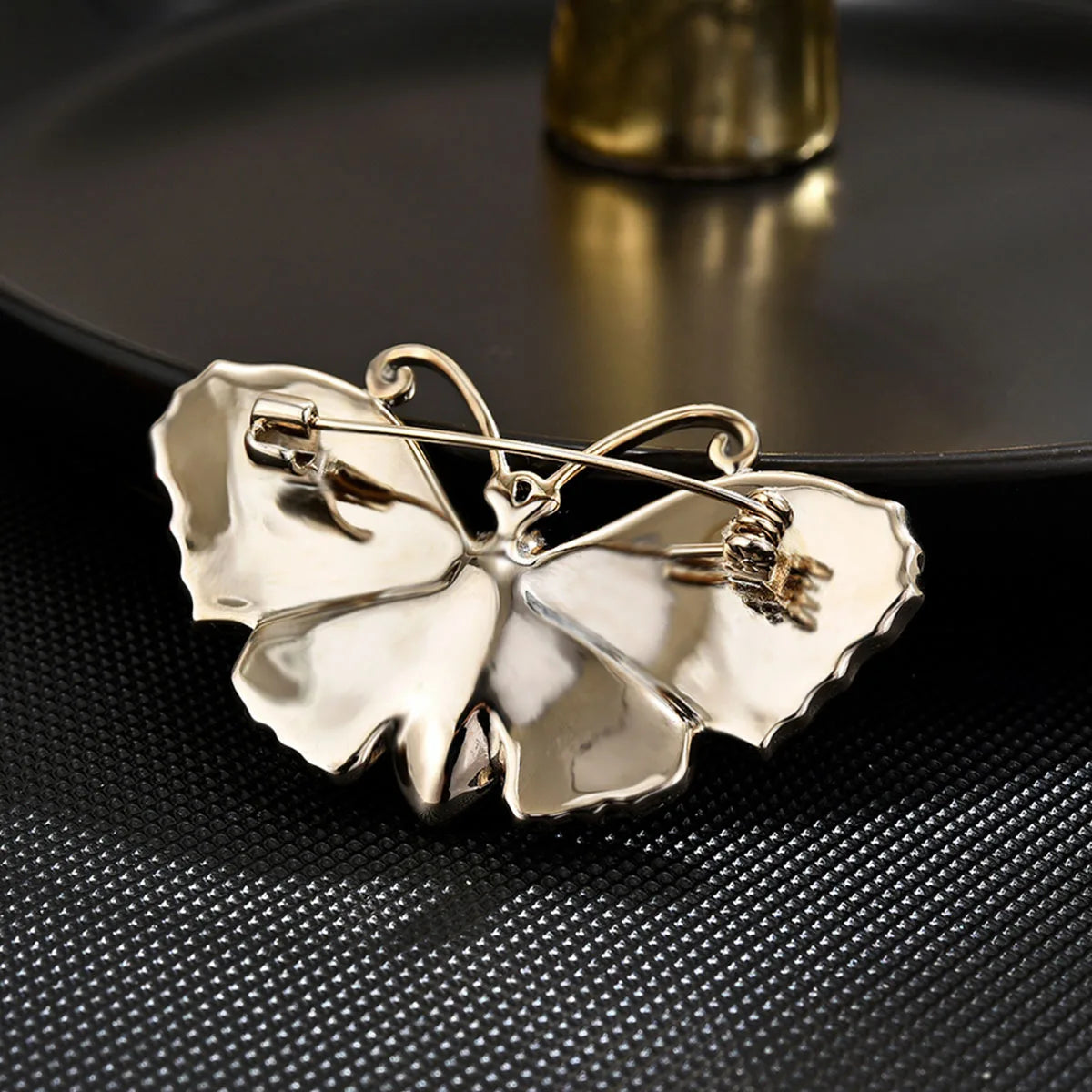 SUYU Women's Light Luxury Vintage Butterfly Brooch Needle Elegant Fashionable Versatile Brooch Needle Unique Design Sense