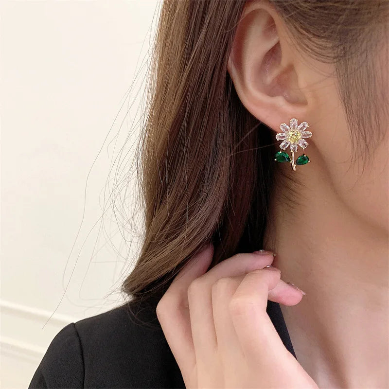 SUYU Zircon Inlaid Earrings Small Daisy Flower Earrings Fresh And Elegant Simple And Versatile Small Flower Earrings