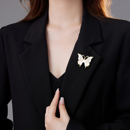 SUYU Winter New Simulated Pearl Fritillaria Brooch Design For Women's Luxury Brooch Suit Accessories Exquisite And Unique Trendy