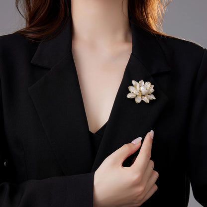 SUYU Fashionable Blooming Lotus Brooch For Women Elegant And Luxurious Brooch For Flowers New Popular Brooch For Holiday Gifts