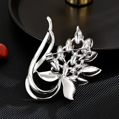 SUYU New Classic Design Floral Temperament Elegant Women's Brooch Versatile Fashion Brooch Jacket Accessories Holiday Gifts