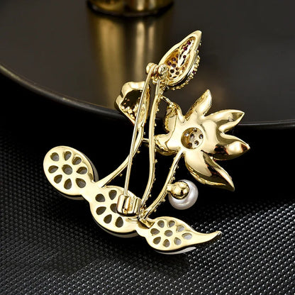 SUYU New Temperament Elegant And Versatile Lotus Flower Luxurious Freshwater Imitation Pearl Coat With Brooch Accessories