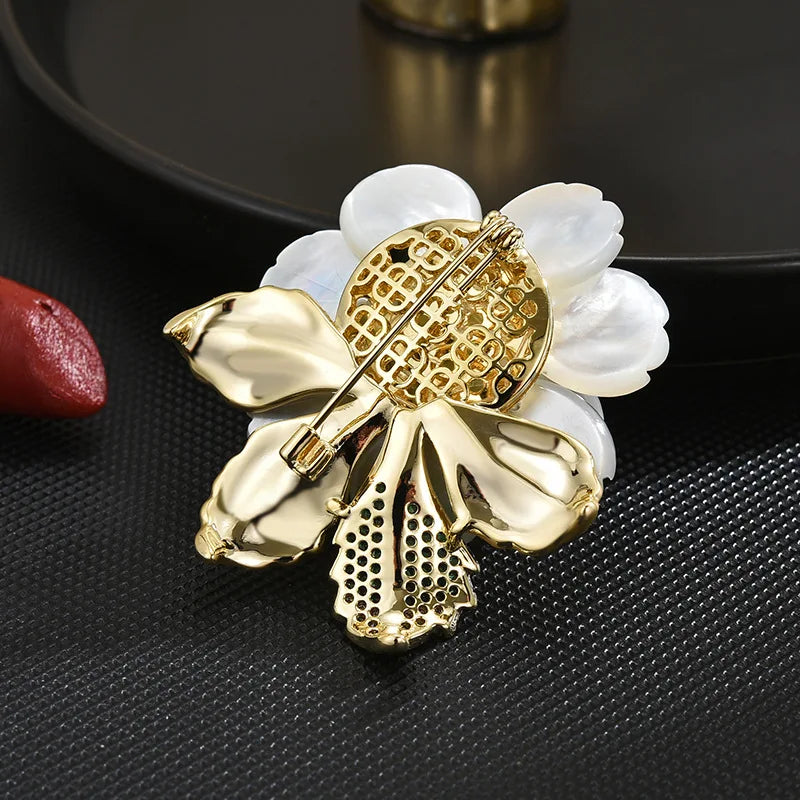 SUYU Autumn new natural shell white peony brooch simulation pearl wealth camellia flower brooch female accessory