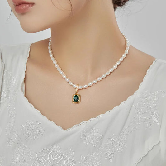 SUYU Ladies Light Luxury Design Freshwater Pearl Necklace Elegant Fashionable Versatile and Unique Design Sense Necklace