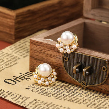 SUYU Spring New 2024 Trend Imitation Pearl Flower Earrings Design Fashionable Women's Light Luxury Vintage Earrings