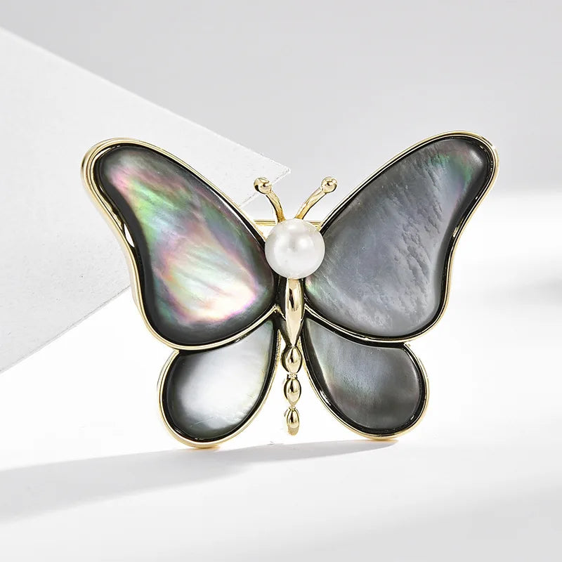 SUYU Winter New Vintage Butterfly Design Women's Luxury Brooch Fashion Exquisite Versatile Brooch Accessories Coat Pins