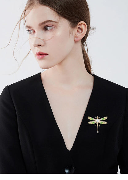 SUYU Elegant Wings Can Shake The Dragonfly Brooch Sports Object Brooch Accessories