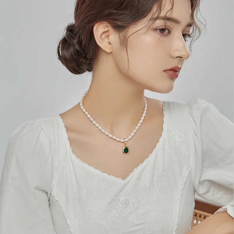 SUYU Ladies Light Luxury Design Freshwater Pearl Necklace Elegant Fashionable Versatile and Unique Design Sense Necklace